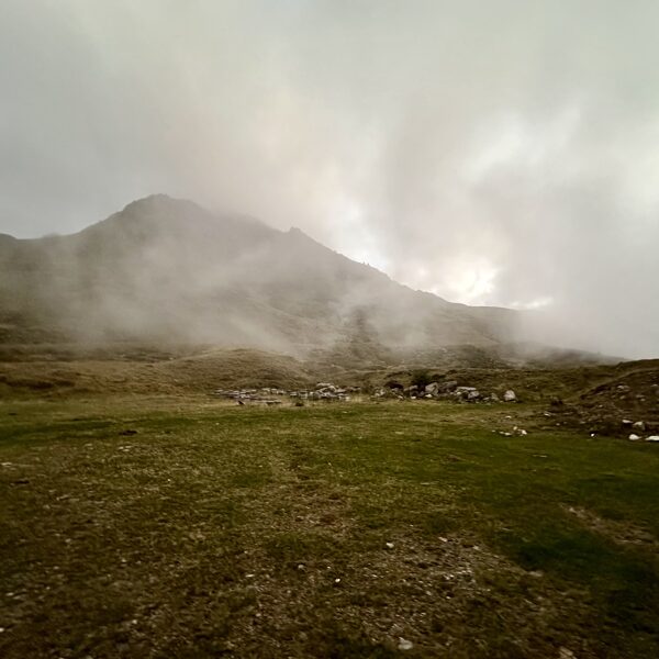 Col du Tourmalet - mraky se valí z údolí