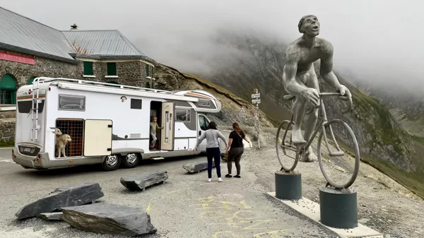 Col du Tourmalet - 4 stupně nad nulou a šílený vítr