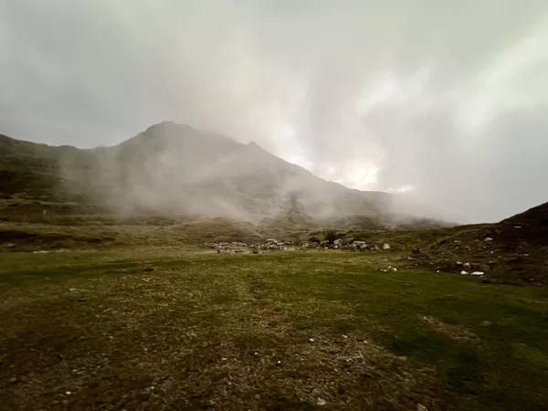 Col du Tourmalet - mraky se valí z údolí