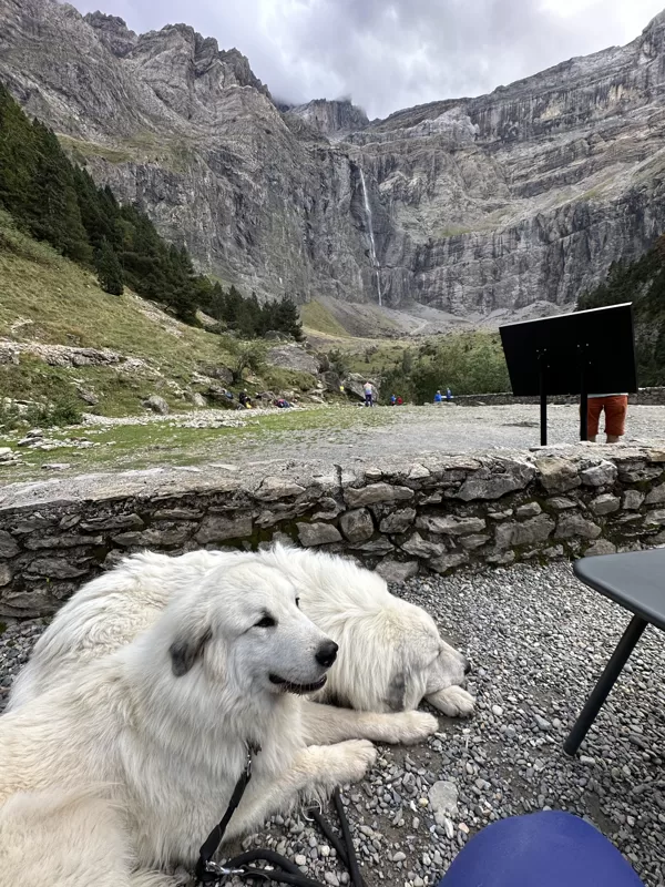 sourozenci a Cirque de Gavarnie